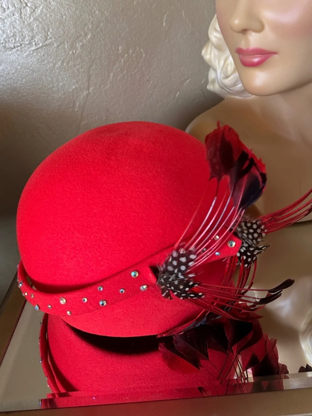 COLLECTIBLE 1960s' CORAL FELT 